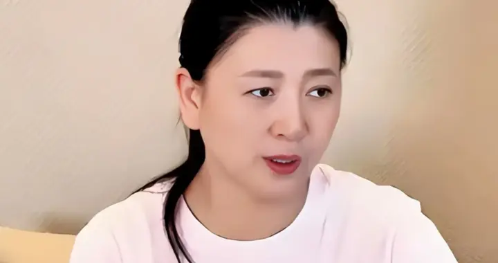 凉了！继瞧不起农民被扒后，闫学晶又被曝身份造假 李雪健不再沉默