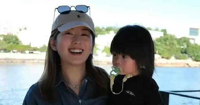 TVB知名女星官宣怀二胎，闪婚富二代生女，短暂复出半年再当妈妈