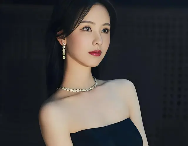 陈都灵，身材拿捏