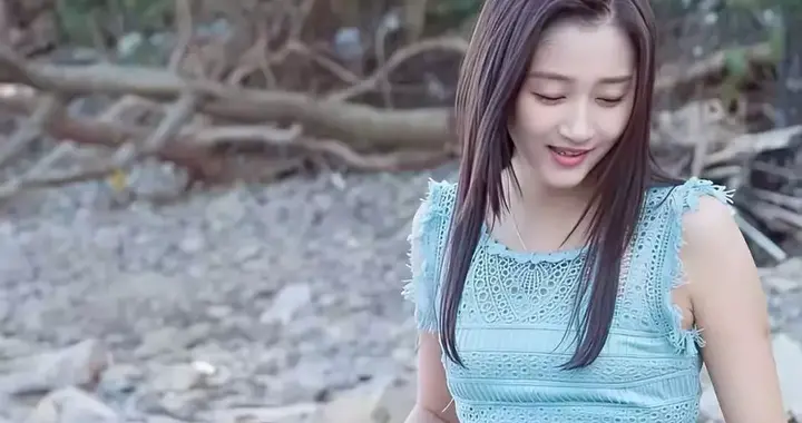 我勒个豆，关晓彤你真的 不尴尬吗？