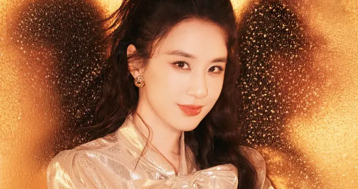 黄圣依今日分享美照配文:以金为裳，奔赴新程！