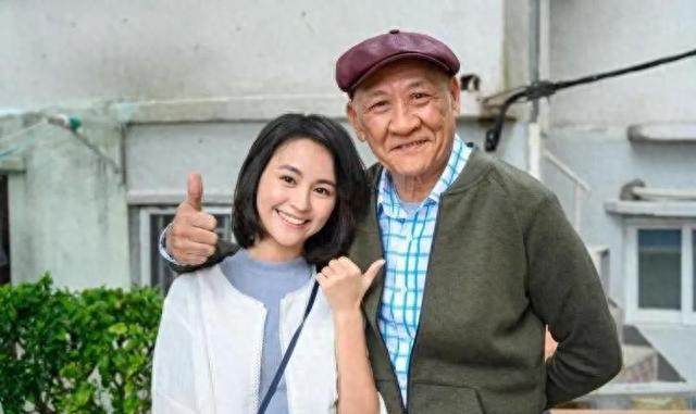 TVB老戏骨疑似被投闲散置，黑脸呼喝主持引争议，网友反应两极化