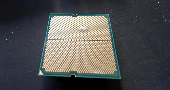 華擎主板成AMD銳龍CPU殺手！7800X3D遭嚴重燒毀：第一次見CPU鼓包