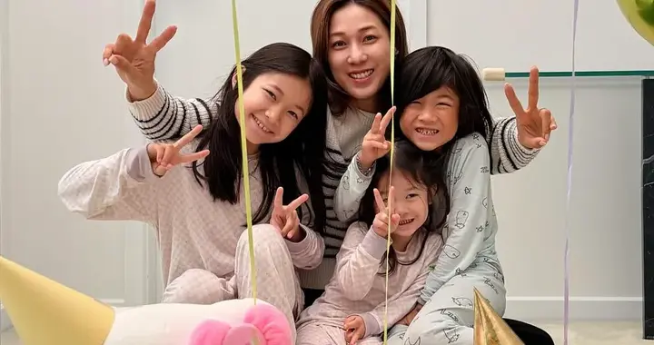 钟嘉欣晒照为小女儿庆生，3岁紫琳变漂亮，和姐姐哥哥共用一张脸