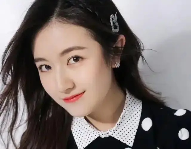 娱乐圈绯闻再起，两人关系成谜？