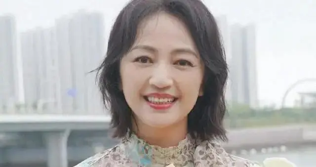 她曾被陈坤陆毅追求，最后却嫁给\丑丈夫\,48岁手握大半个娱乐圈