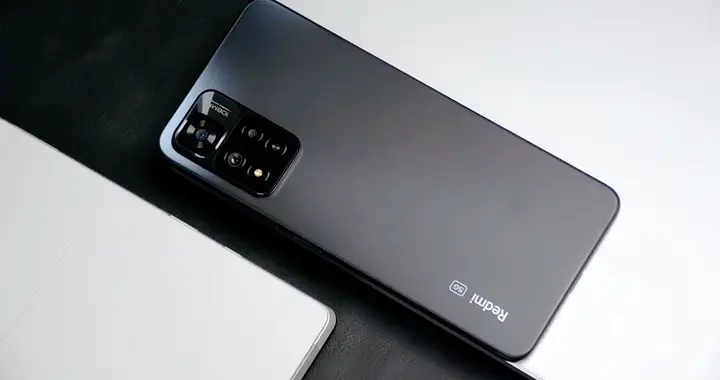 Redmi K90：為何稱這臺(tái)“旗艦”是極致性能下的中端產(chǎn)物？
