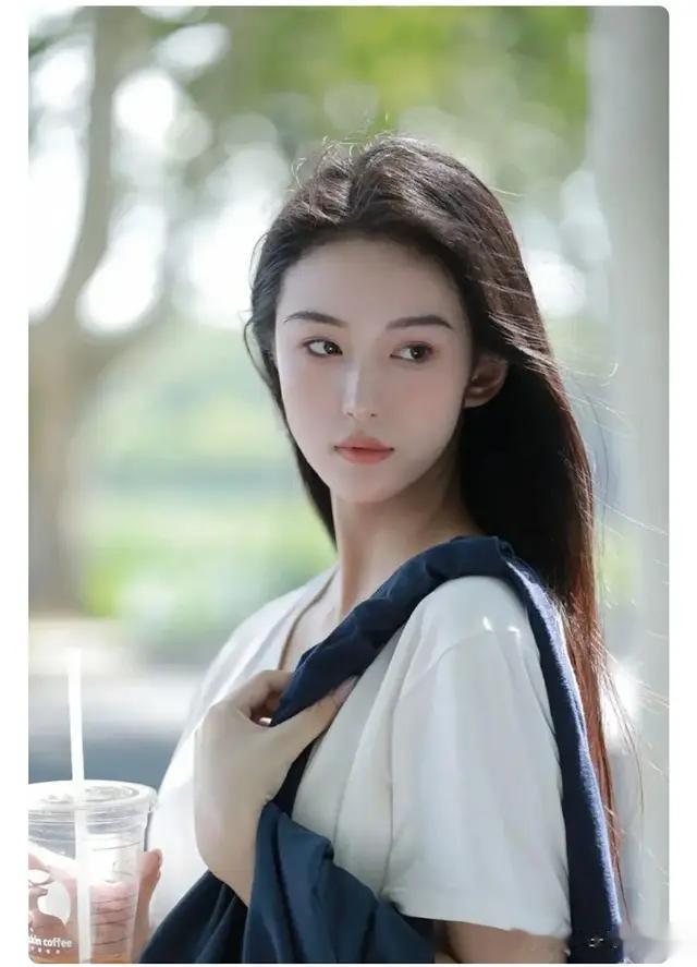 北电校花王梓莼，这张天然清纯的脸称校花不过分吧