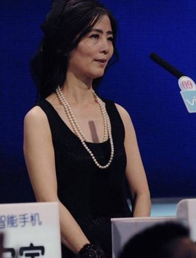 非诚勿扰：51岁女富婆被34岁小伙“抱”走，五年过去，令人唏嘘