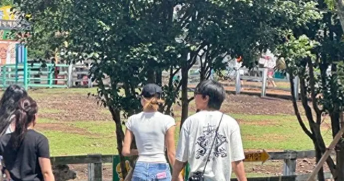 Lisa颜值和身材现原形，让人完全认不出