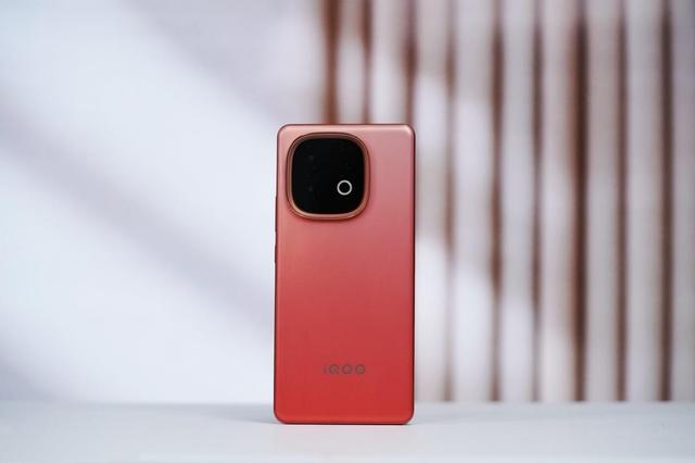 iQOO助vivo起飞，OPPO羡慕吗？