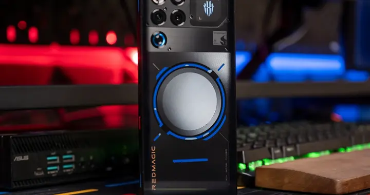 紅魔11 Pro+上手體驗，“風冷+水冷”的游戲手機，強的離譜？