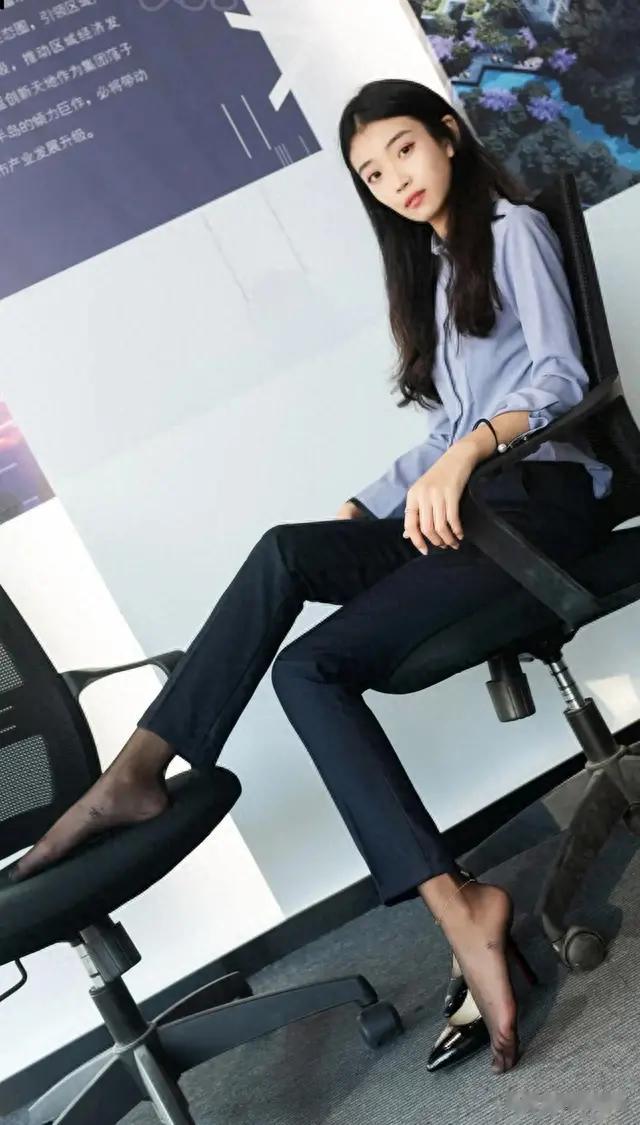 职场情感危机！我的小姐姐同事让我迷失自我