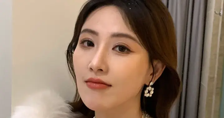 李丹儿分享最新下班美照