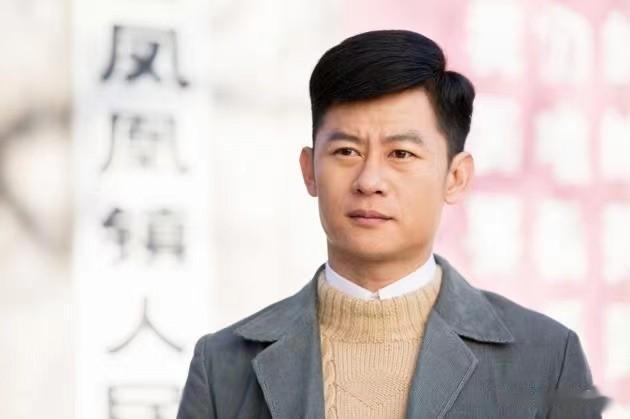 李健|演员李健：多年演配角，因《狂飙》爆红，剧外与初恋结婚恩爱至今