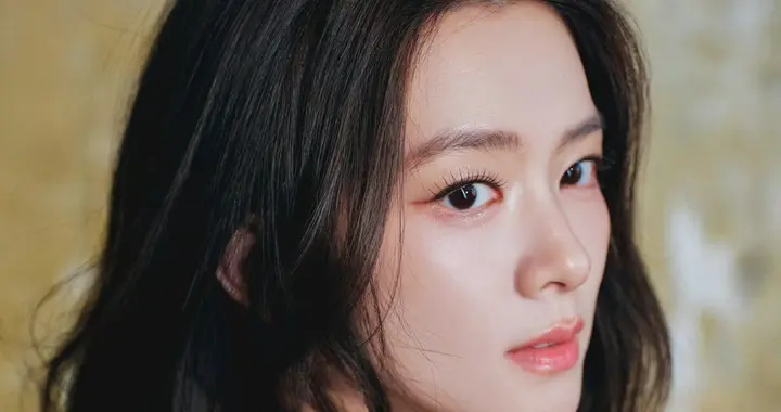 陈昊宇浅蓝色连衣裙