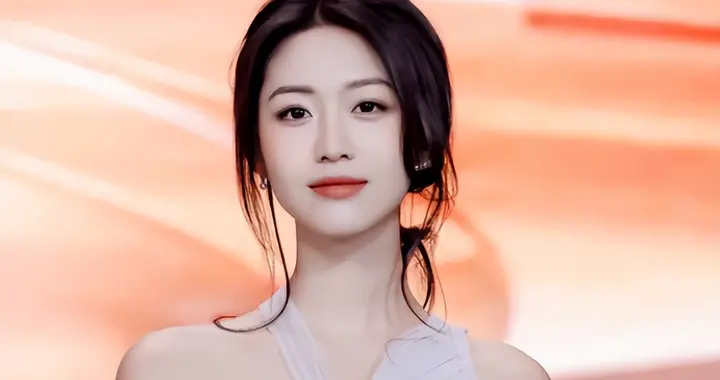 她被称京圈公主，抽烟炒CP遭痛批，如今凭女四搭档朱亚文口碑暴涨