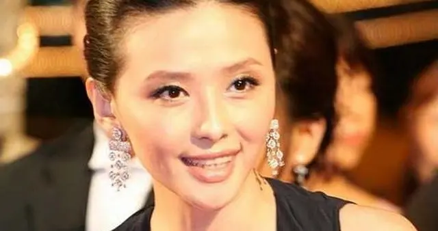 长得漂亮却做尽坏事，后被切除4个器官，小十五岁老公也出轨