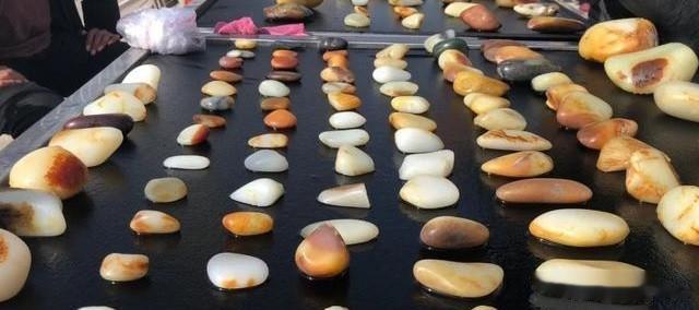 到底和田玉好还是翡翠好？看完这篇你就知道了