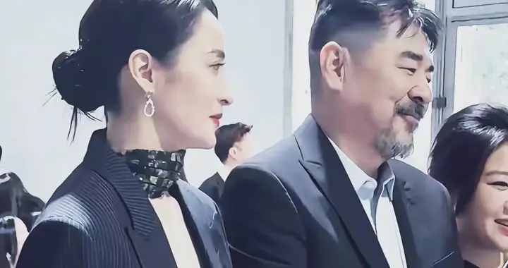 50岁蒋勤勤金鸡奖气场全开！陈建斌一旁偷瞄，皇后娘娘杀疯了！