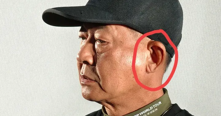 59岁王志文现状曝光，发福挺肚似70岁，皱纹丛生眼袋深