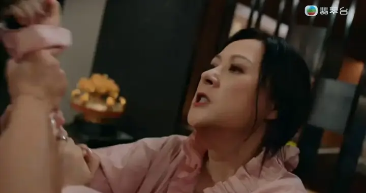 58岁TVB女星上月被指脸部不自然，最新状态曝光被指恢复靓样