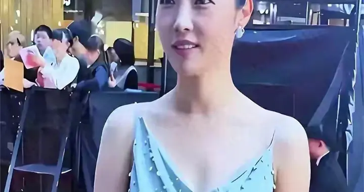 41岁白百何现身东京，她的下跨变得好大啊，脸也胖了，变化真大啊