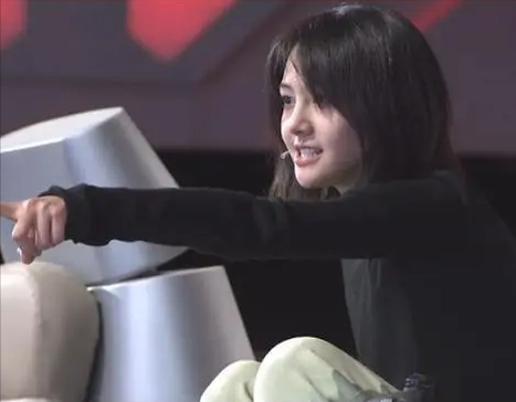 郑爽|代孕女儿手指割伤，儿子疑似烫伤，爽爸撕张恒，粉丝却夸郑爽温柔