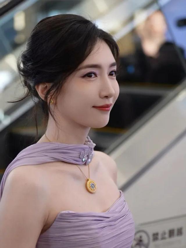 被江疏影的紫裙惊艳到失语！这哪里是女明星，分明是仙女下凡