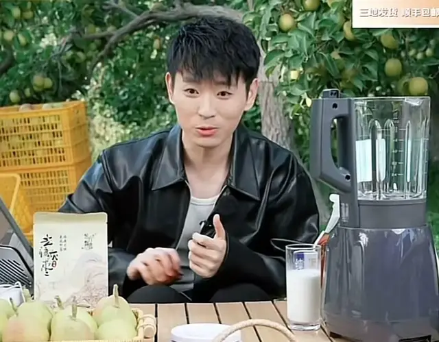 俞敏洪假期放大招，中灿重回直播间做出改变，网友评论引热议