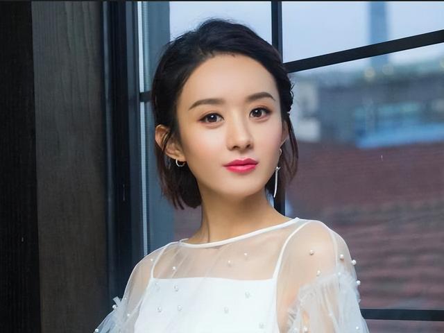 天生丽质|脸颊凹陷，鼻子透光，明显是整过脸，还嘴硬说天生丽质，打小这样