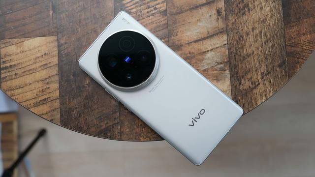 vivo和华为手机对比：vivo和华为手机哪个更适合你？