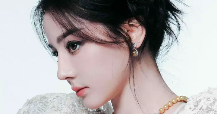 美女壁纸第5646期—迪丽热巴