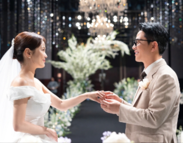 韩娱圈“世纪婚礼”，现场1200位宾客，刘在石宋智孝都是座上客