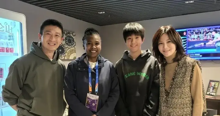 刘孜15岁儿子近照曝光，远赴美国读高中，颜值随爸超亮眼