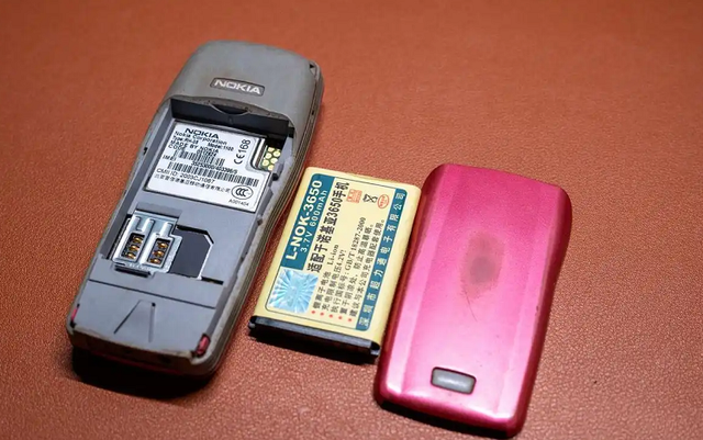 手机可拆卸电池重归“江湖”，但是又有些不同，看起来更成熟！