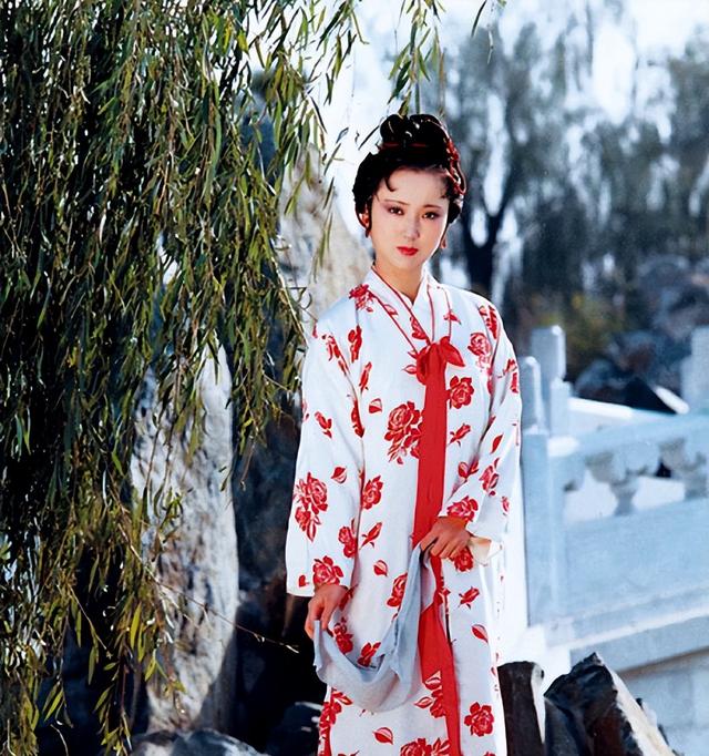 陈晓旭|陈晓旭去世15年，丈夫再婚娶新人，父母依旧沉浸悲伤