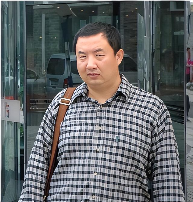 表面是演员，实际是“国际反恐专家”！这位著名老戏骨隐藏好深