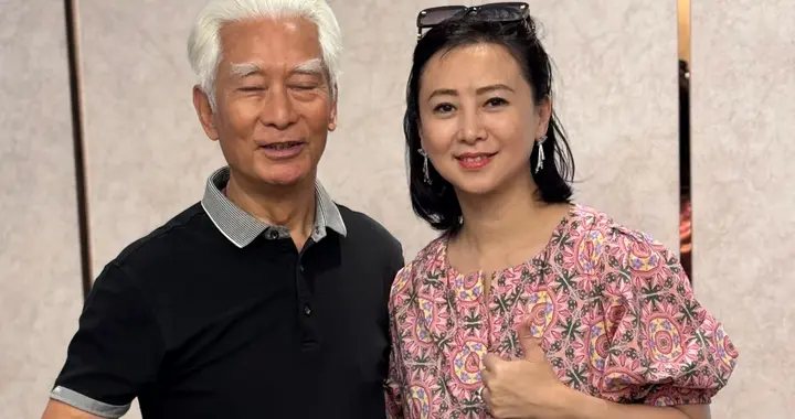 心酸，高雄给57岁翁虹过生日，长这么漂亮，却在景区跳舞供人观赏