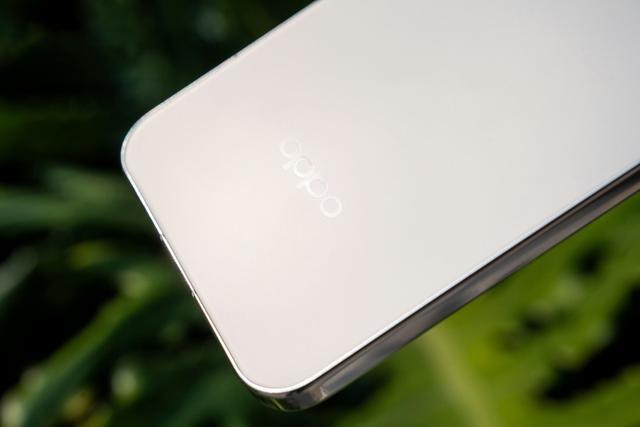 售价3699元！极窄直屏+5700mAh+5000万三主摄，小屏旗舰的新选择