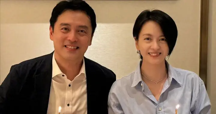 梁咏琪和弟弟一起庆生，姐弟俩共用一张“脸”！网友：长得太像了