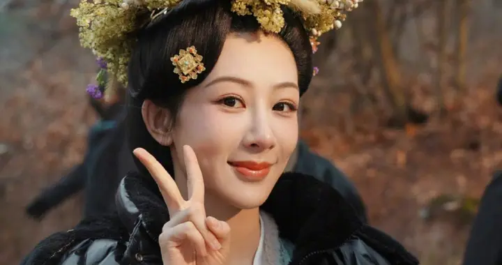 杨紫无缝进组《玉兰花开君再来》没有男主自抗招商,实力公认的强!