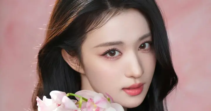 女星王楚然倩影如画，盎然生机中绽放魅力！