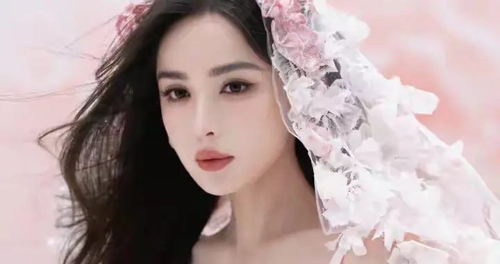 古力娜扎内衣代言，好身材就要秀出来！