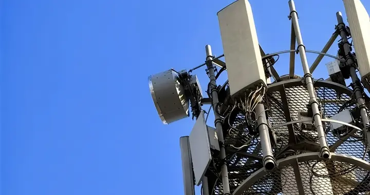 微波媲美光纖！華為25Gbps E-band技術首次5.5G規模化應用