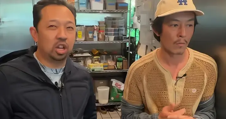 45岁陈冠希近照模样大变，和朋友洛杉矶聚餐，留八字胡又老又滑稽