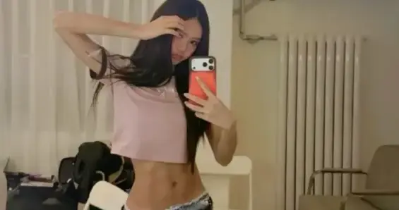 钟丽缇小女儿晒照，她还有腹肌，这身材也太好了吧！