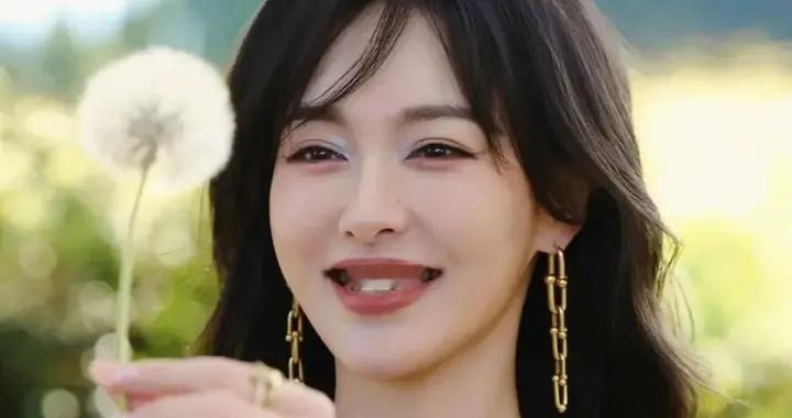 明星高清写真鉴赏｜唐嫣，甜笑明媚动人，谁能不心动！