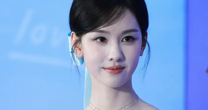 陈都灵皮肤真嫩，水光肌