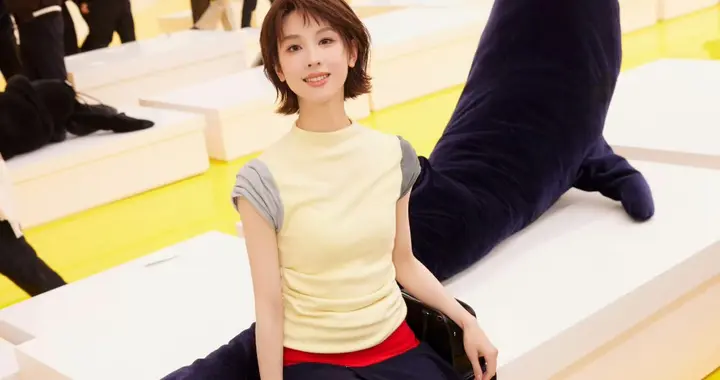 陈都灵 巴黎时装周短发造型 别有一番风味